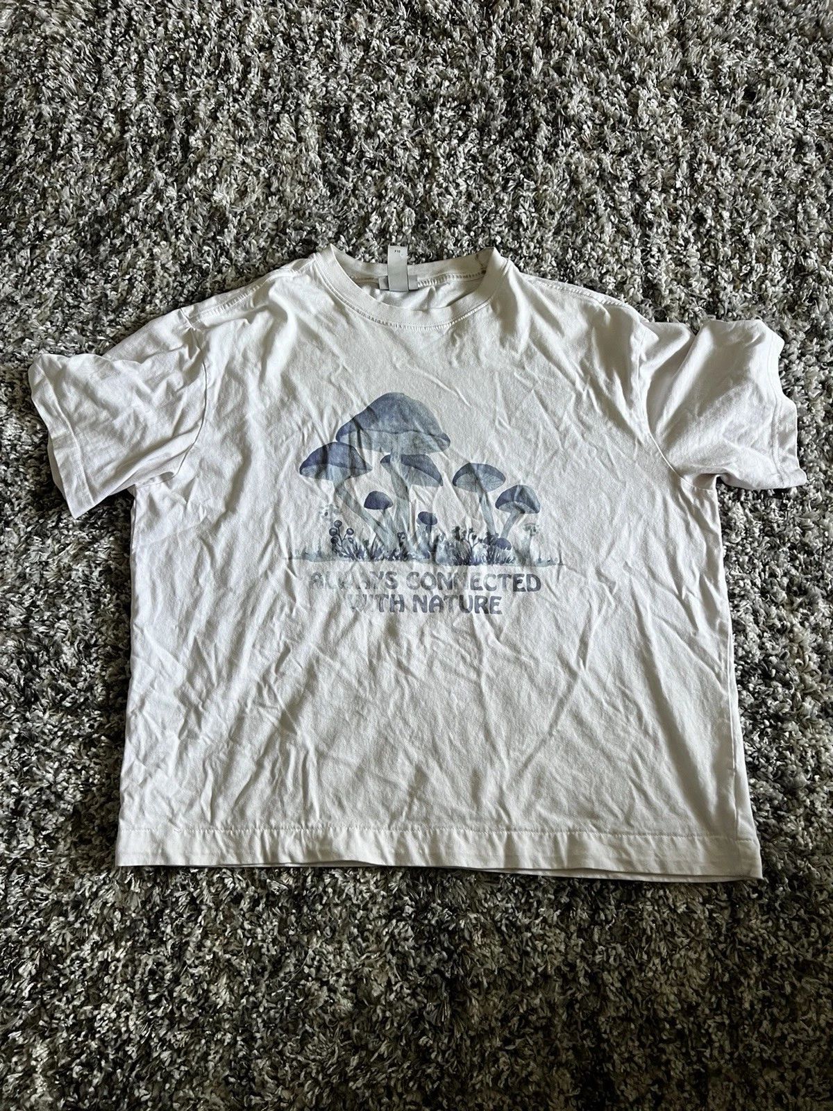 H&M Relaxed Fit White Mushroom Nature Graphic Crew Neck T-Shirt Men’s L