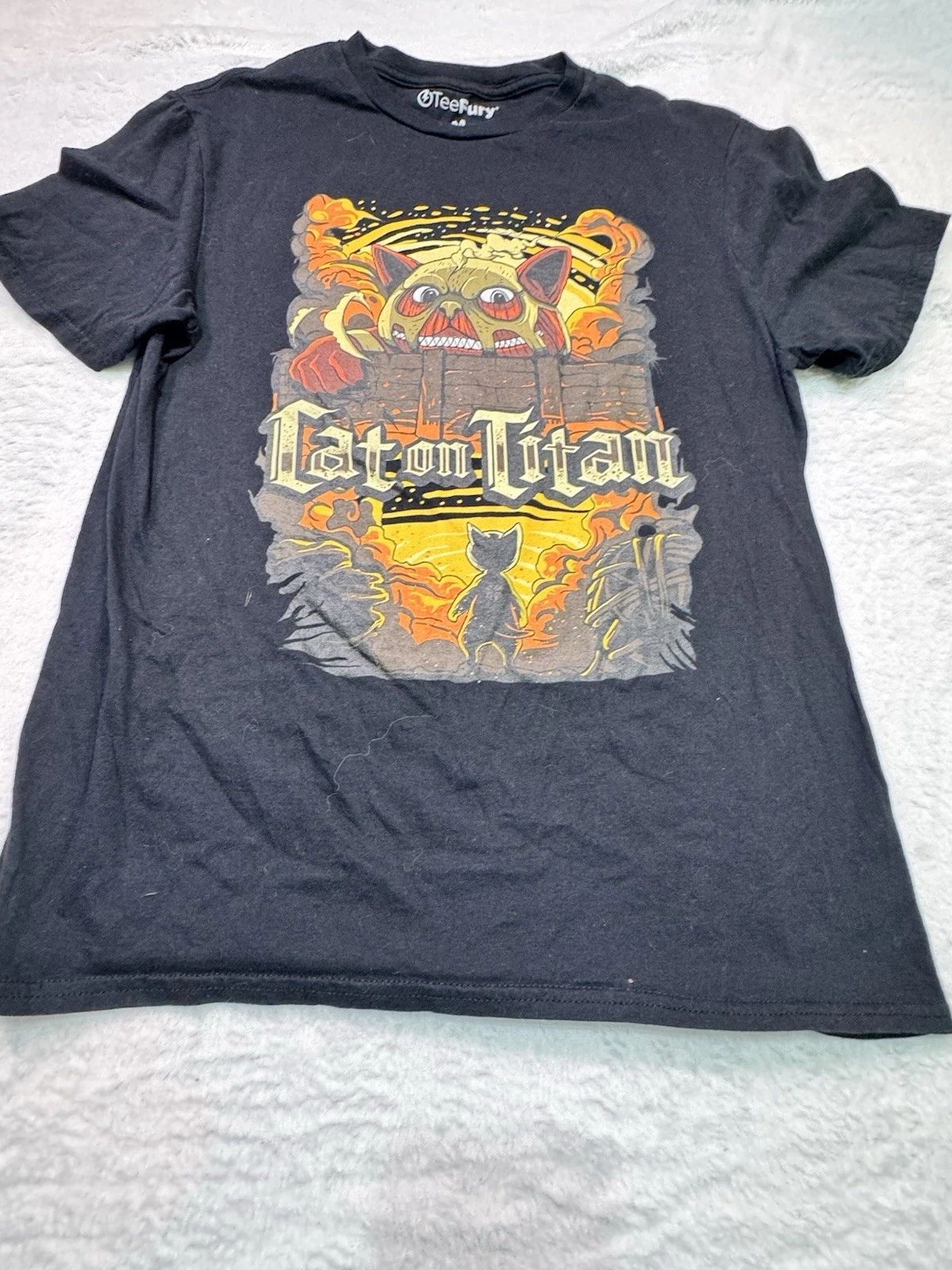 cat on titan tee shirt Furry Tee Size Medium Black LNC