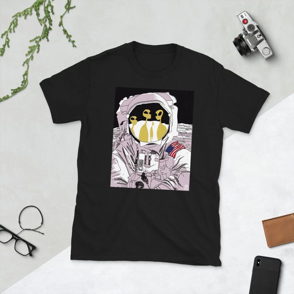 ASTRONAUT MEETING ALIENS ON THE MOON FUN SCIFI FUN Short-Sleeve Unisex T-Shirt