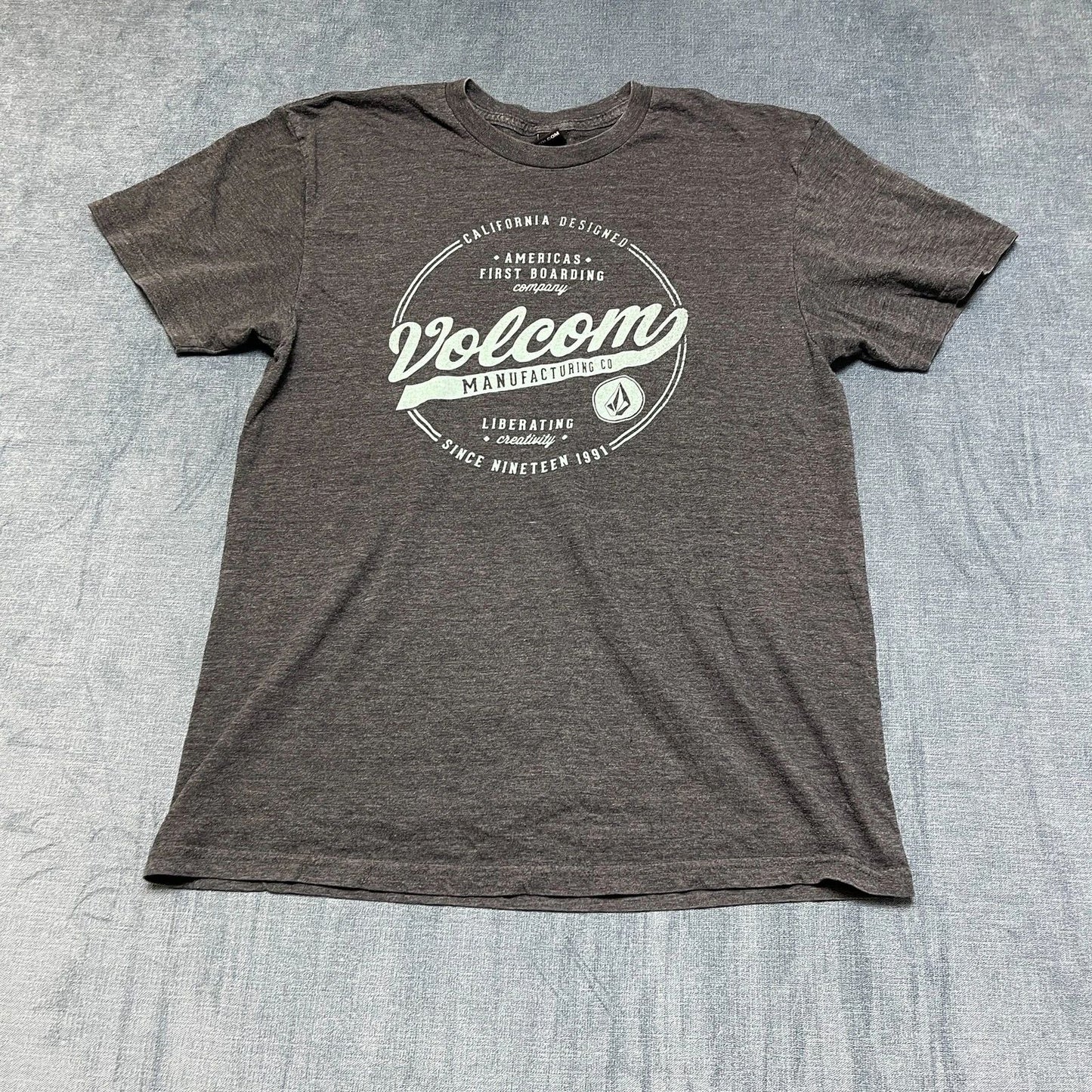 Volcom T Shirt Mens Medium Gray Graphic Print Americas First Boarding Company