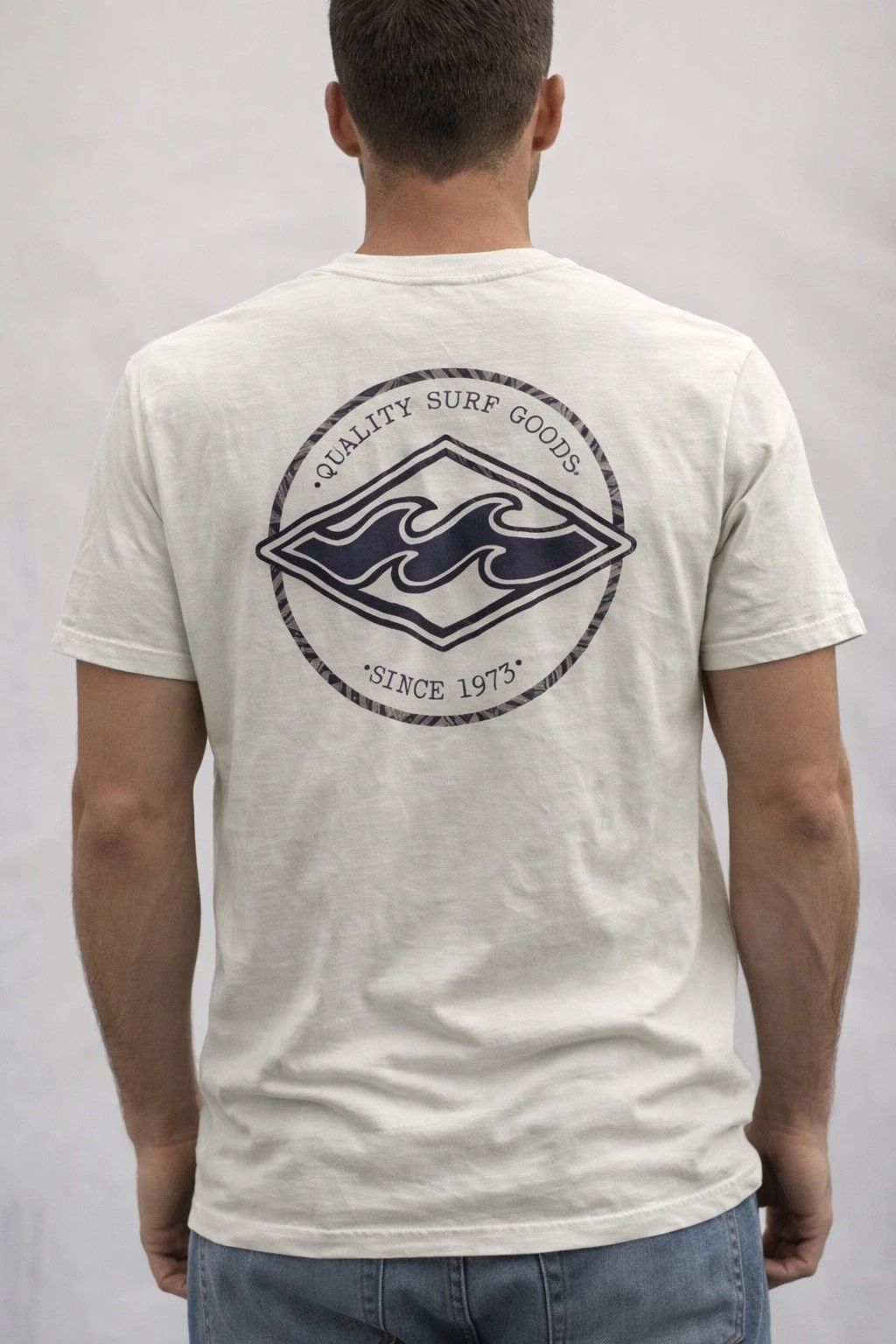 Billabonic T-Shirt, Quality Surf Goods. Size Medium White.