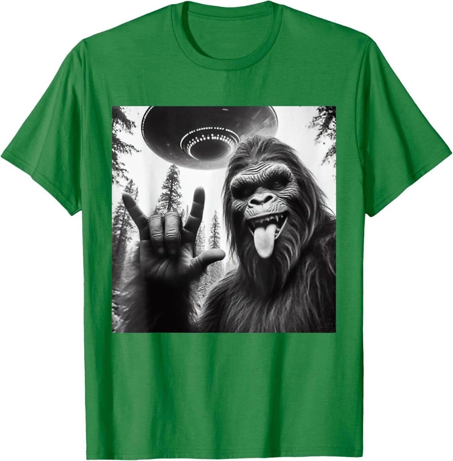 Sasquatch Bigfoot Cool Rock On Selfie With Ufo Alien Unisex T-Shirt