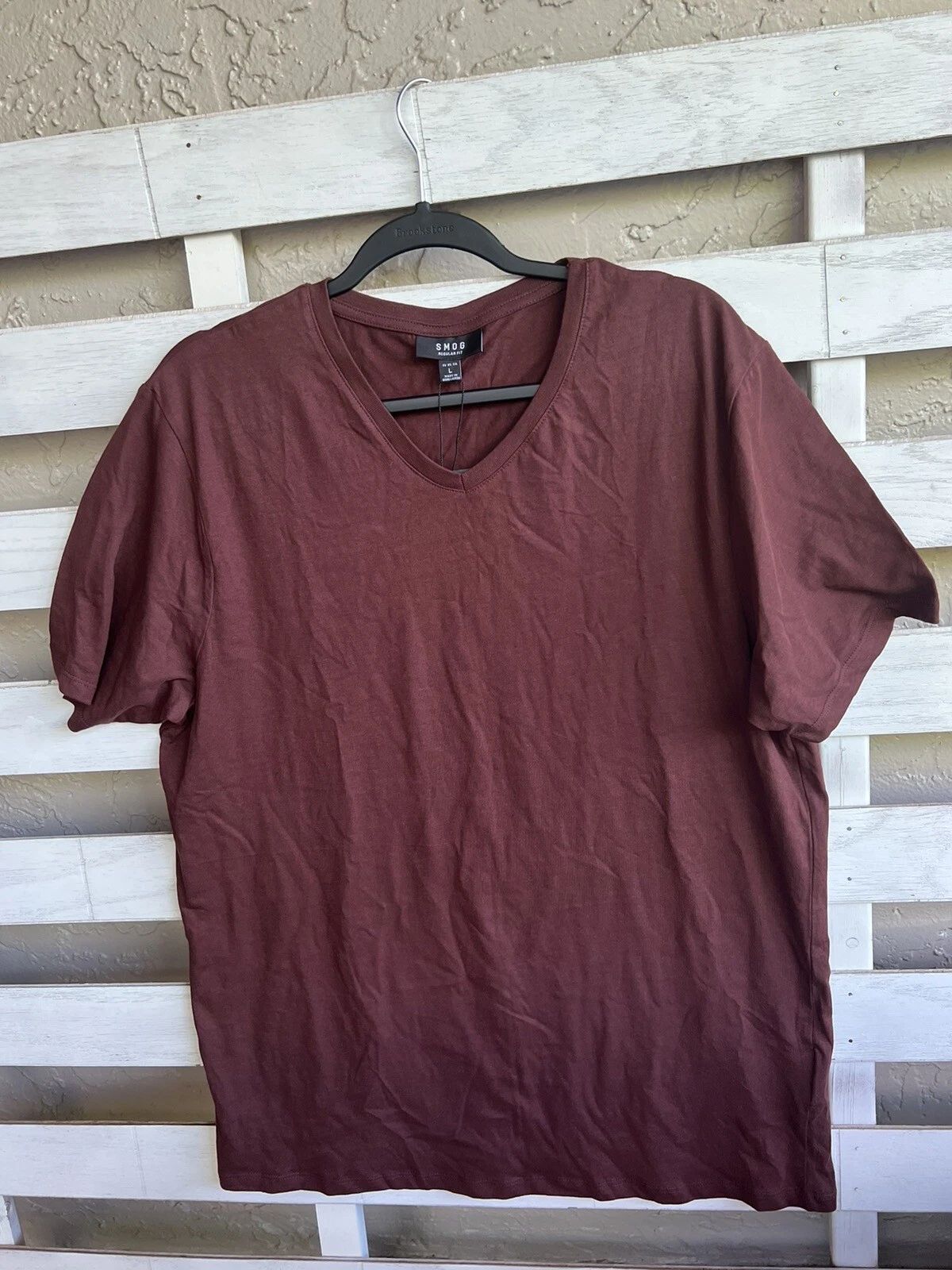 NEW SMOG T Shirt Mens Large V Neck Short Sleeve Casual Adult Bitter Chocolate.