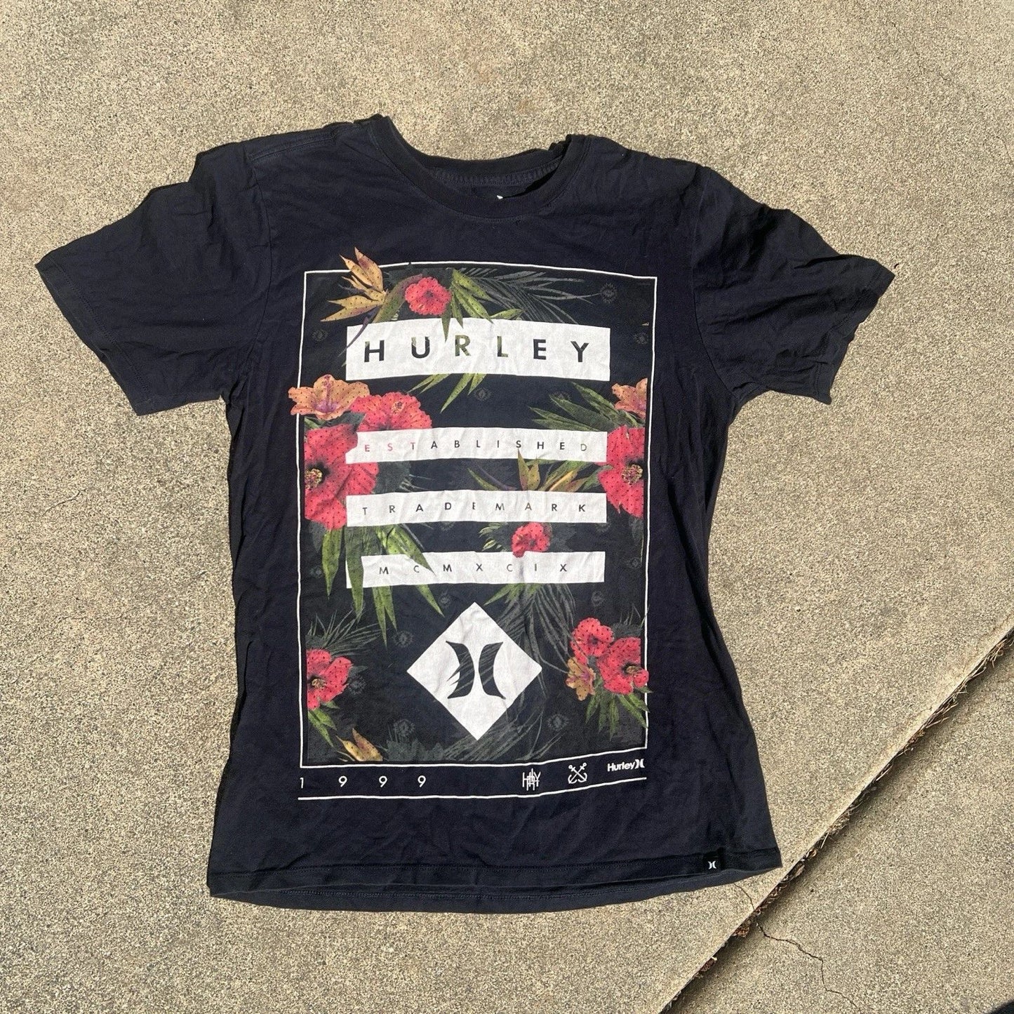 Hurley Men’s Tropical Logo Graphic Tee Shirt Size Small -Black