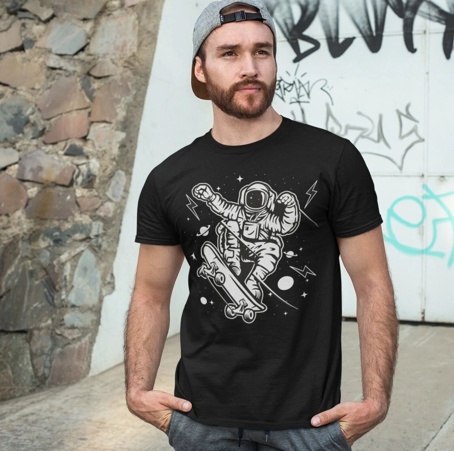 ASTRONAUT SKATEBOARDING SPACE MALE ADULTS T SHIRT | GIFT | NOVELTY | BIRTHDAY