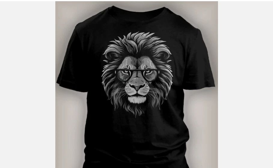 Men's T-shirt printed with a clever lion, the symbol of the Leo zodiac sign