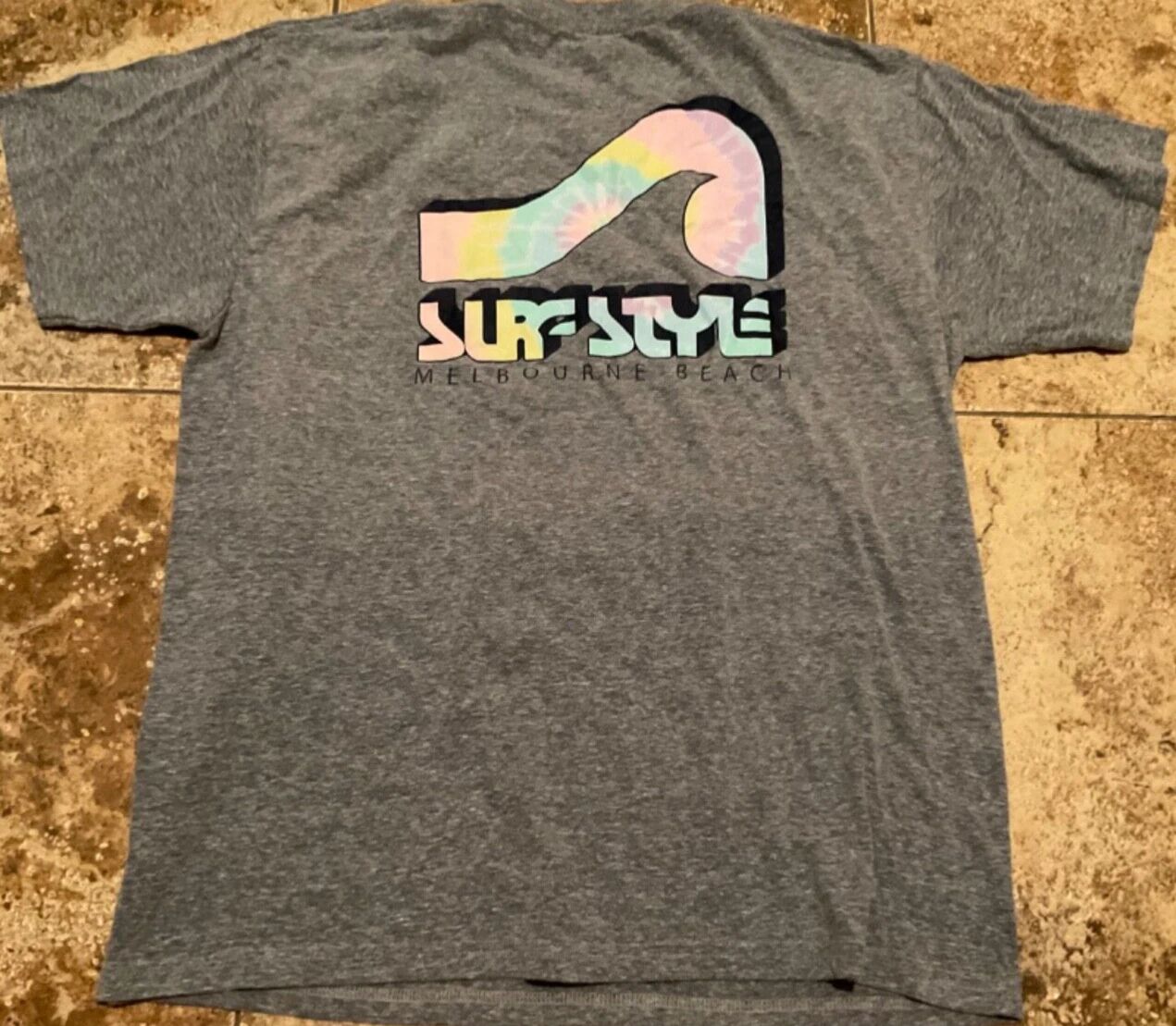 SURF STYLE MELBOURNE BEACH FL GRAPHIC T-SHIRT ( MENS L ) DARK HEATHER GREY AS IS
