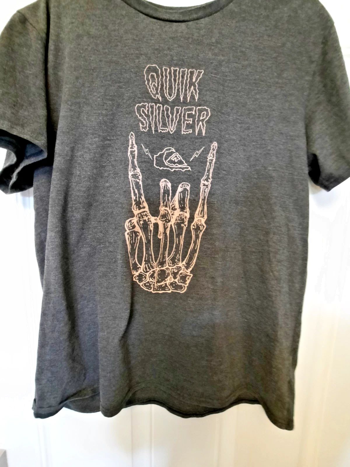 Quiksilver ROCK ON gray t shirt large Nice! Large