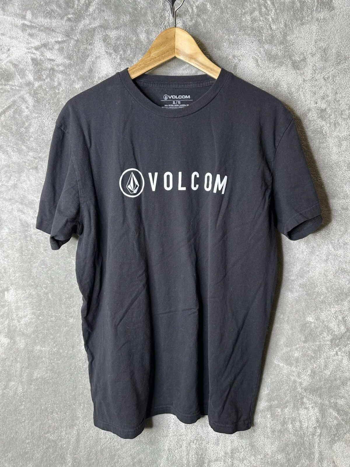Volcom Shirt Mens Extra Large Black Short Sleeve Skater Diamond Stone Logo