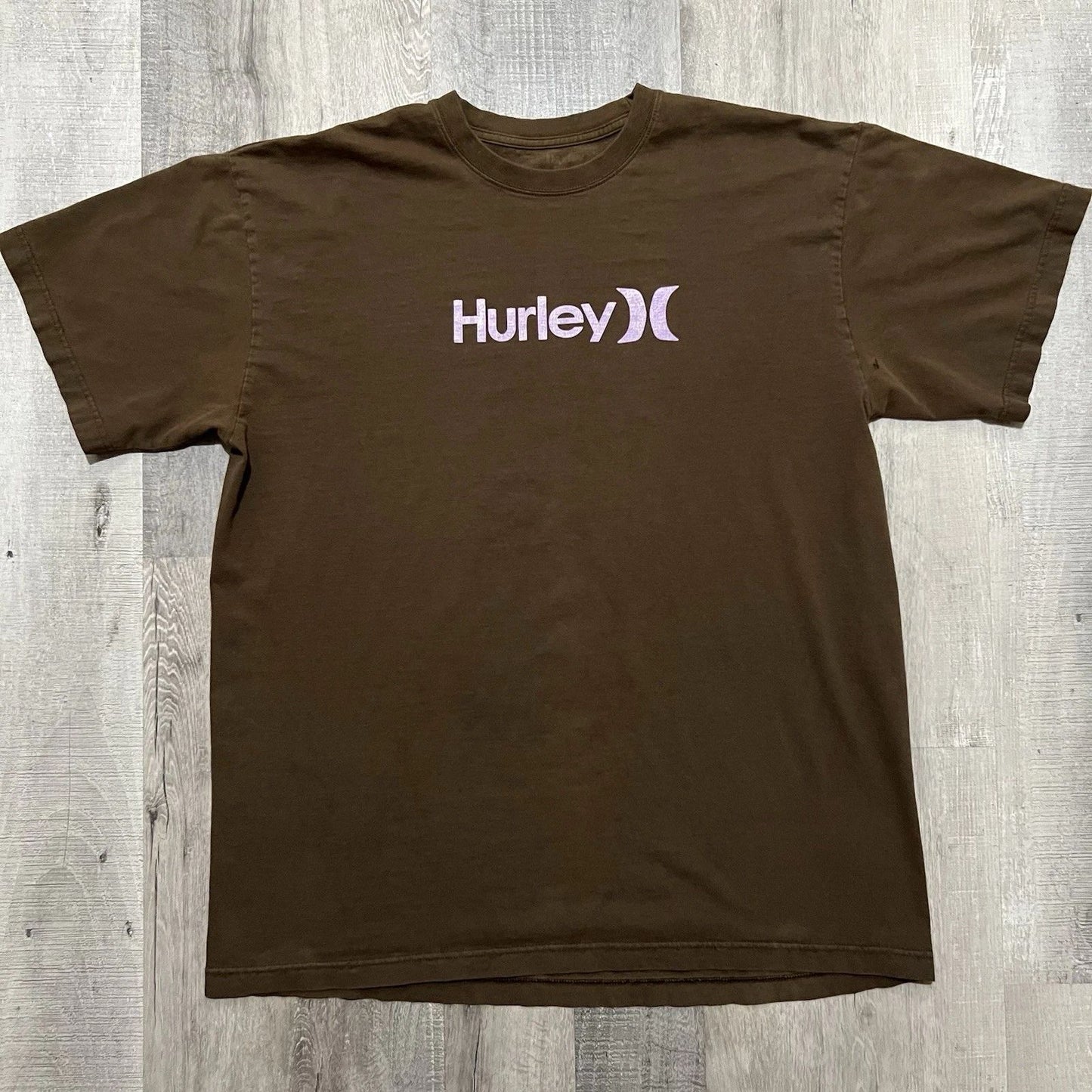 Hurley T-Shirt Mens XL Brown Short Sleeve Purple Spell Out Logo Crew Neck Surf