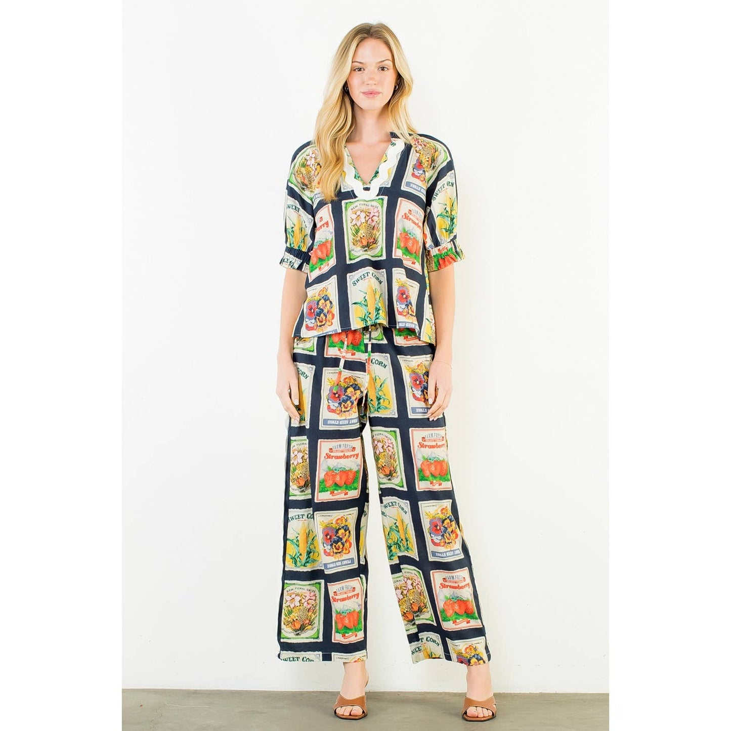 Short Sleeve Pattern Detail V-Neck Top