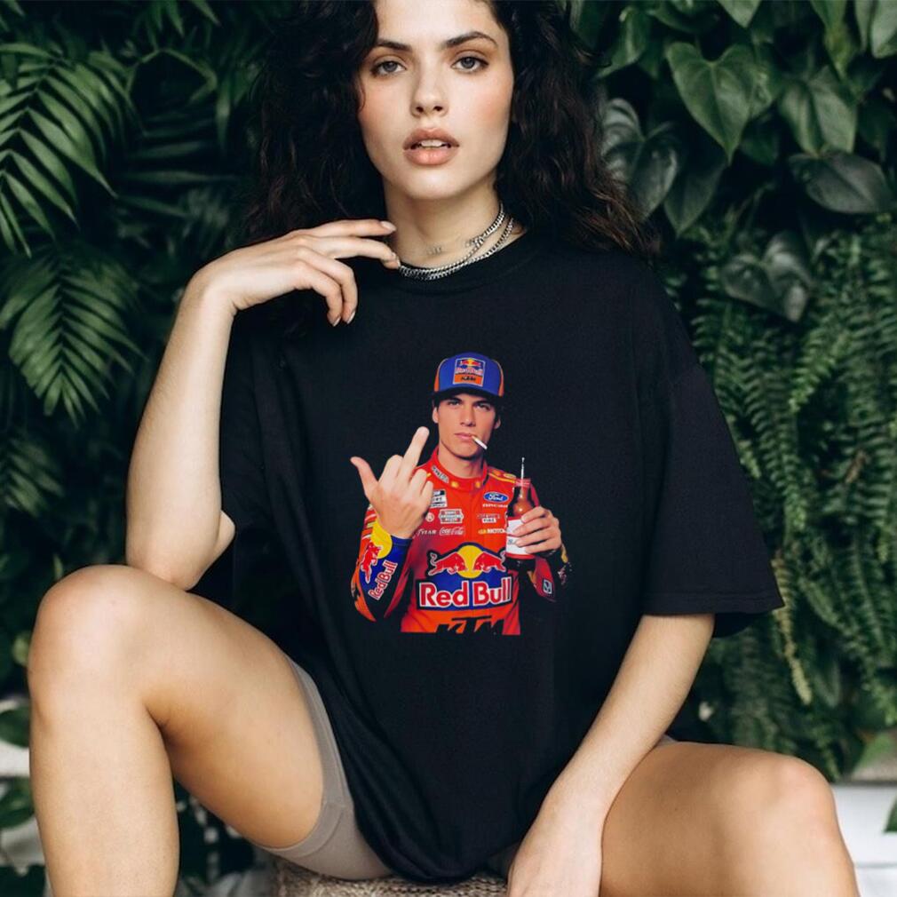 Jorge Prado holding beer middle finger shirt