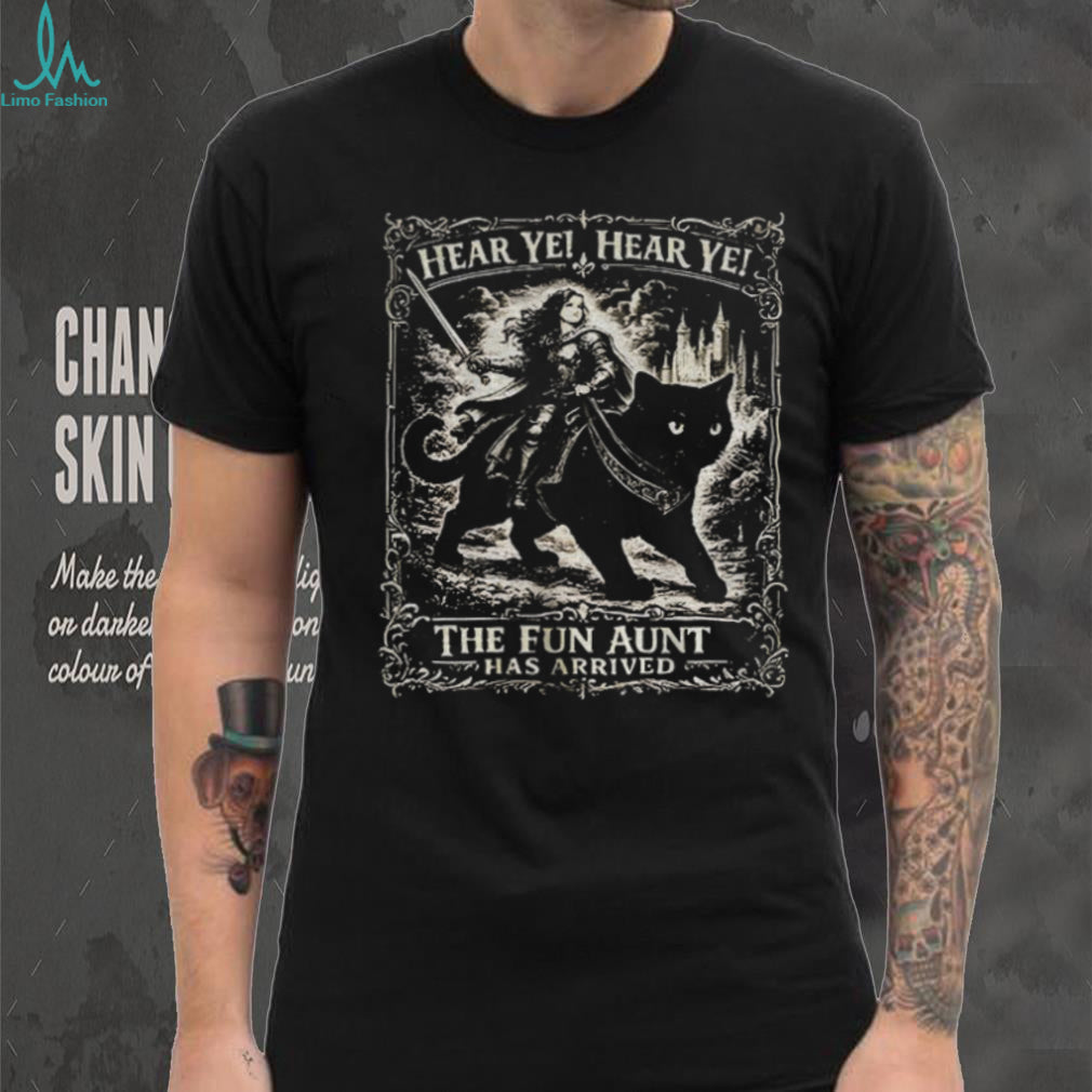 Knight Riding Giant Cat Hear Ye The Fun Aunt Has Arrived Shirt