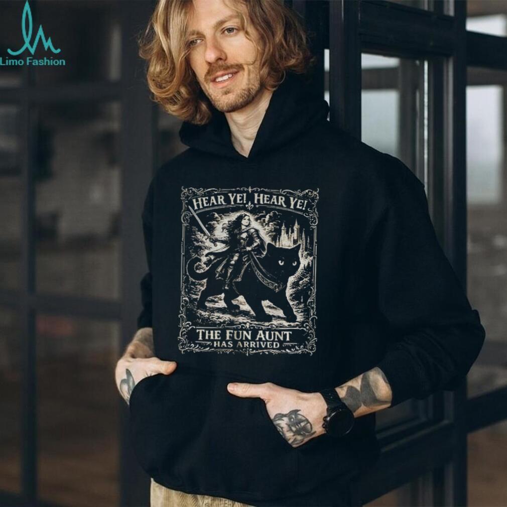 Knight Riding Giant Cat Hear Ye The Fun Aunt Has Arrived Shirt