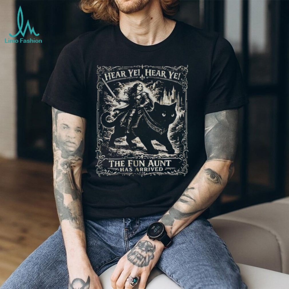 Knight Riding Giant Cat Hear Ye The Fun Aunt Has Arrived Shirt