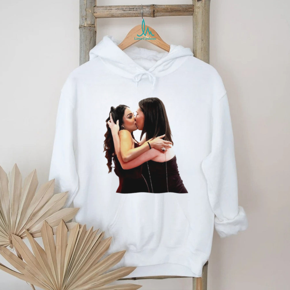 Nikita Rawal Viral Kiss Celebrity Trending shirt