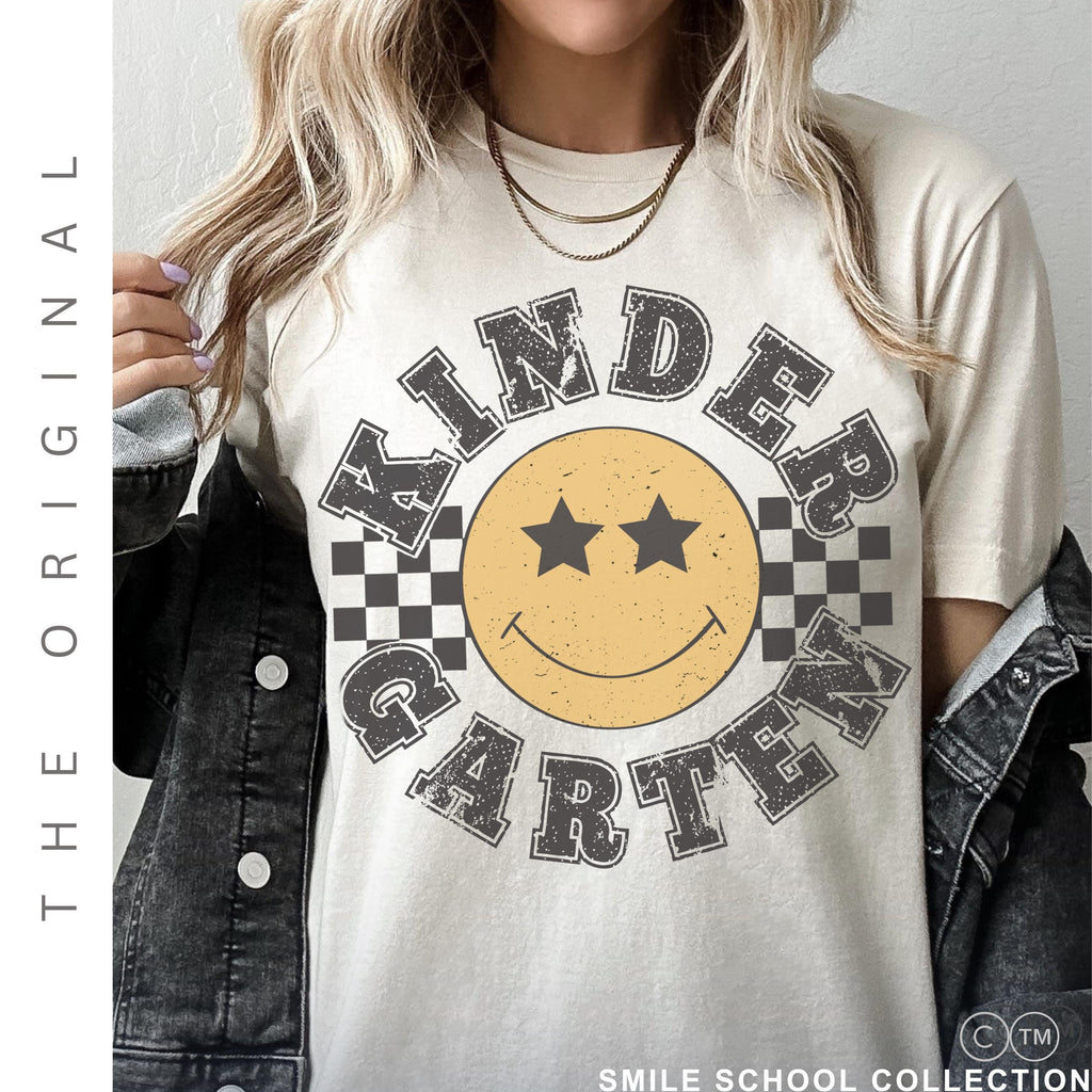 Retro Kindergarten Grade Teacher Kinder Grade Tee First Day School Matching Teacher Teacher Squad Vintag (1)