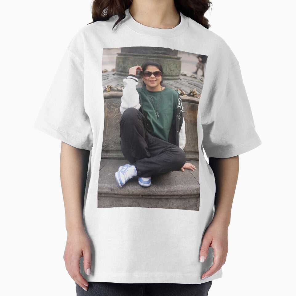 Girl sitting with sunglasses by EmporioFoto