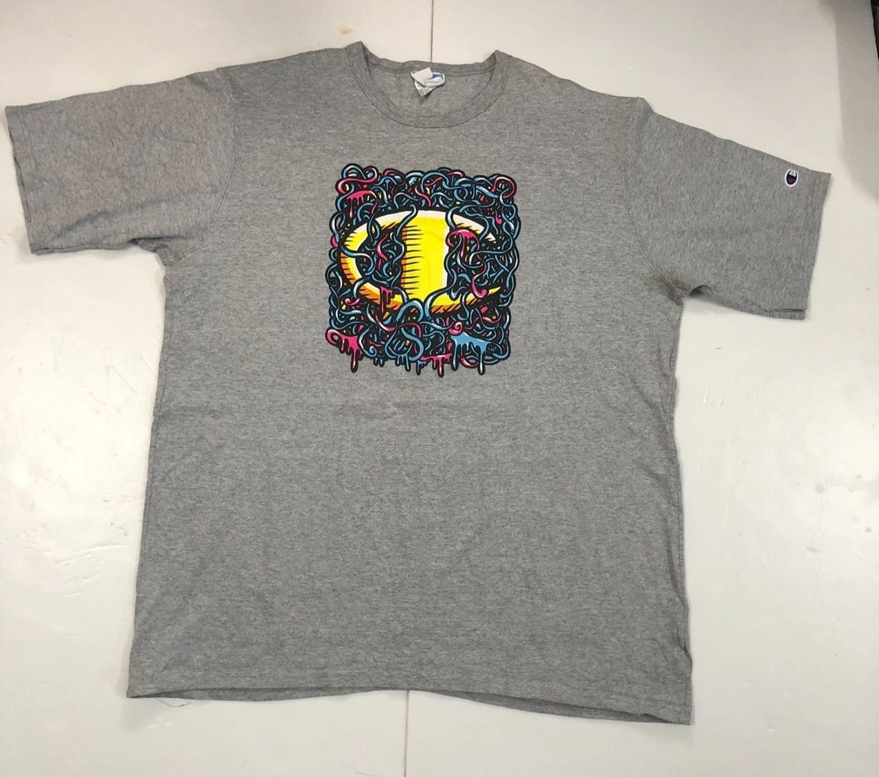 T-shirt Vintage Y2K Champion Men's Classic Big Logo street art/graffiti style.