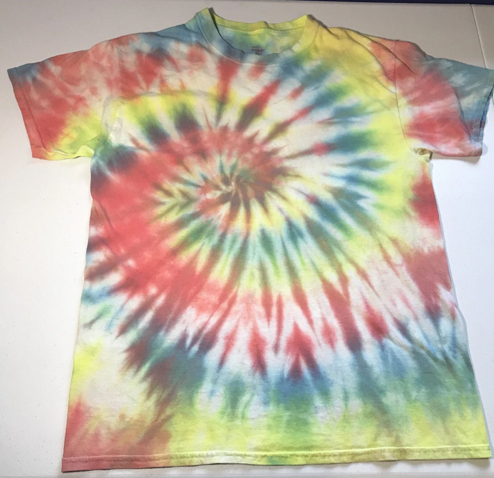 Hanes Mens Medium Shirt Multi Color Tie Dye Rainbow Short Sleeve Tee Boho Y2K