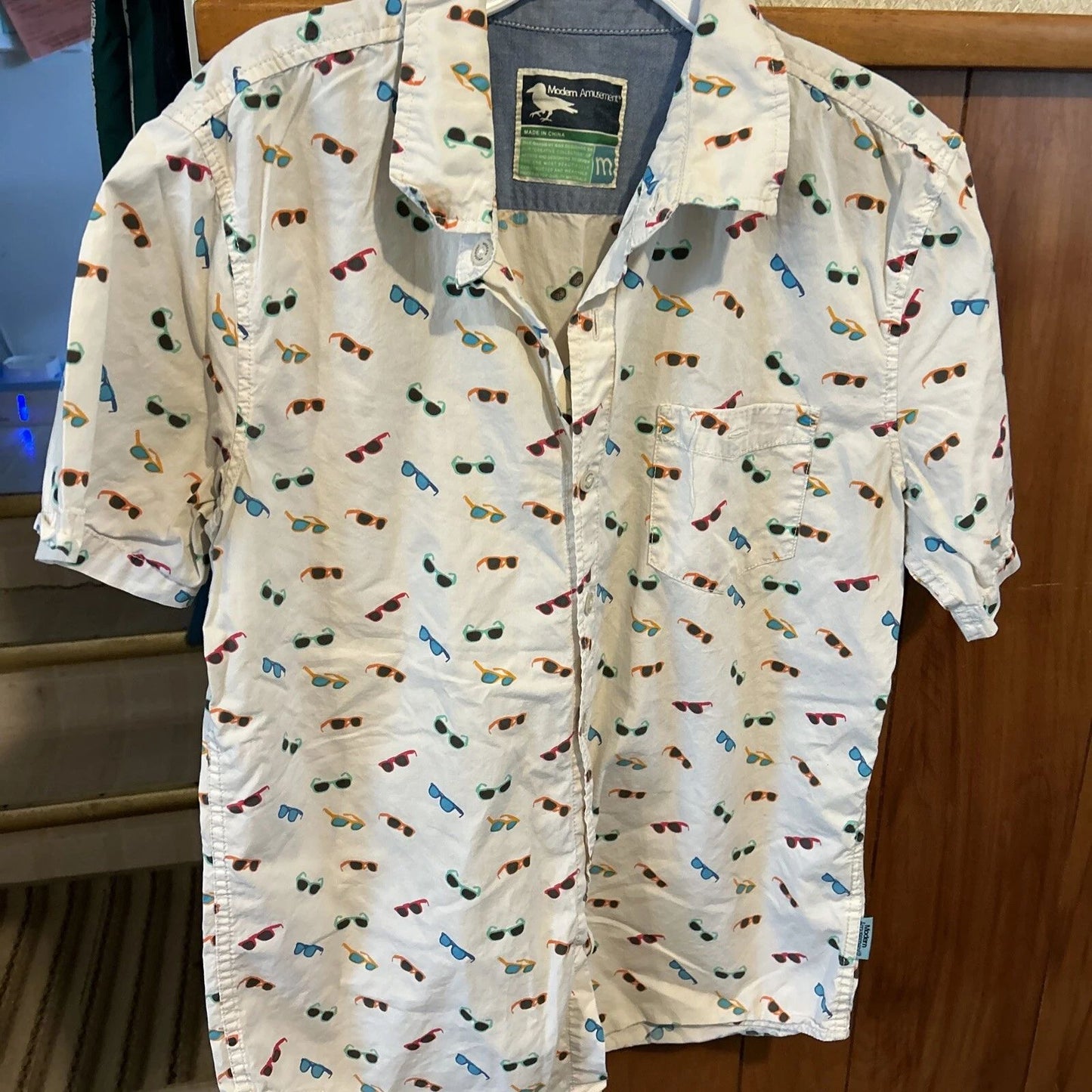 Modern Amusement Medium Top T-Shirt Sunglasses  Glasses Short Sleeves Pocket
