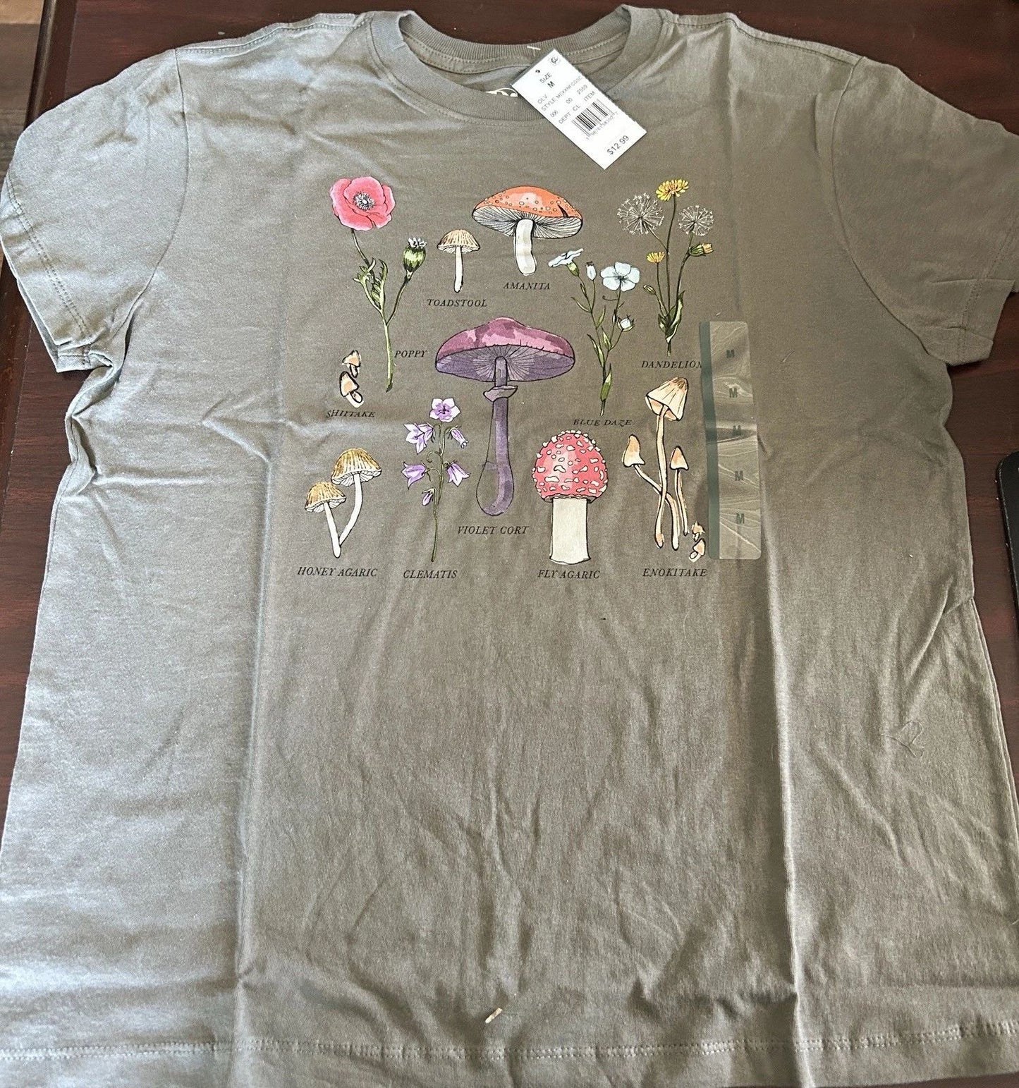 Doe. Olive Botanical Mushroom Graphic Women’s T-Shirt Size M