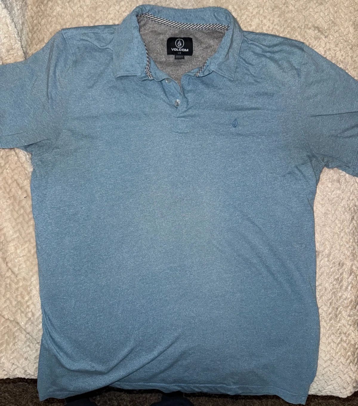 Volcom Collared Shirt Mens Short Sleeve Size Large LtBlue Mens Surf Skate Casual