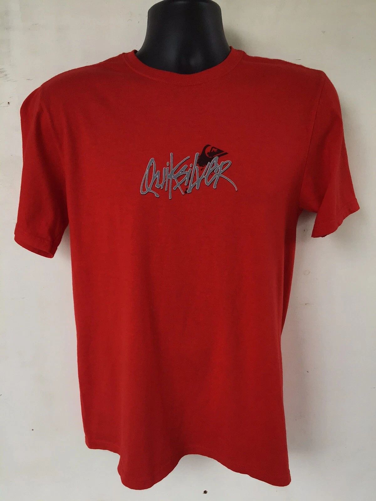 Quiksilver Short Sleeve T Shirt Mens Medium Slim Fit,  Red, Colored Graphics