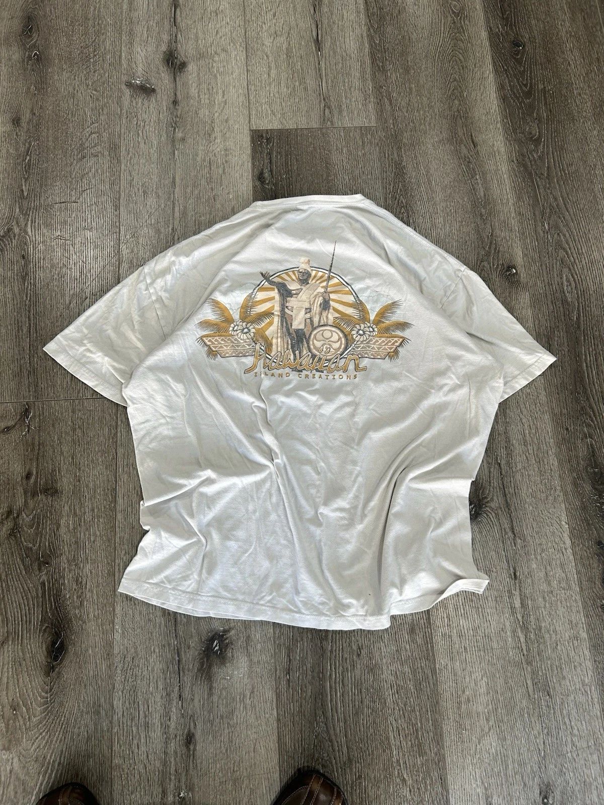 vintage surf style t shirt nice back hit and front hit good size XL