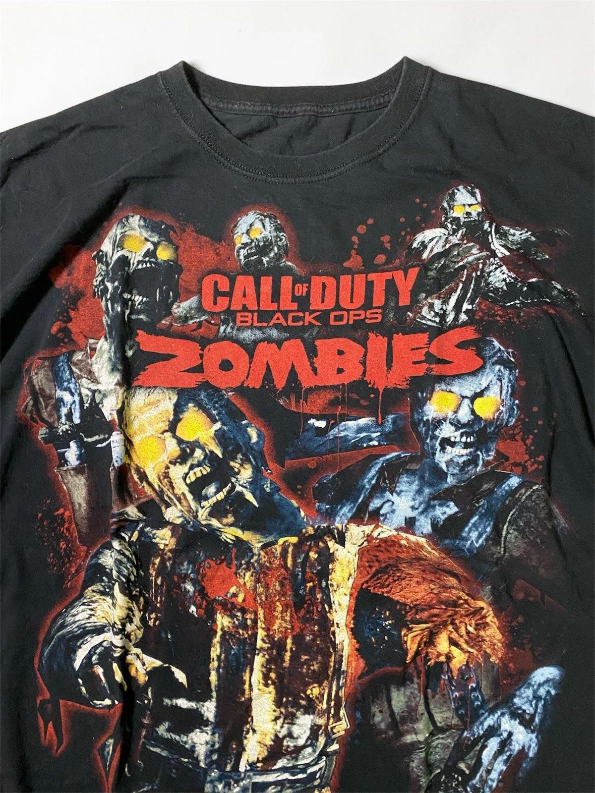 Vintage Call Of Duty Black Ops Zombies Game Promo T-Shirt Y2K Size 2XL
