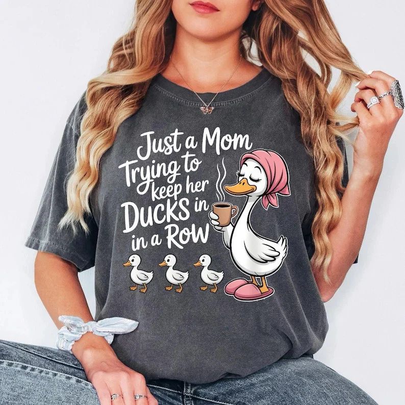 Funny Duck Mom Comfort T-Shirt Animal Lover Pet Mama Gift Cute Farm Life