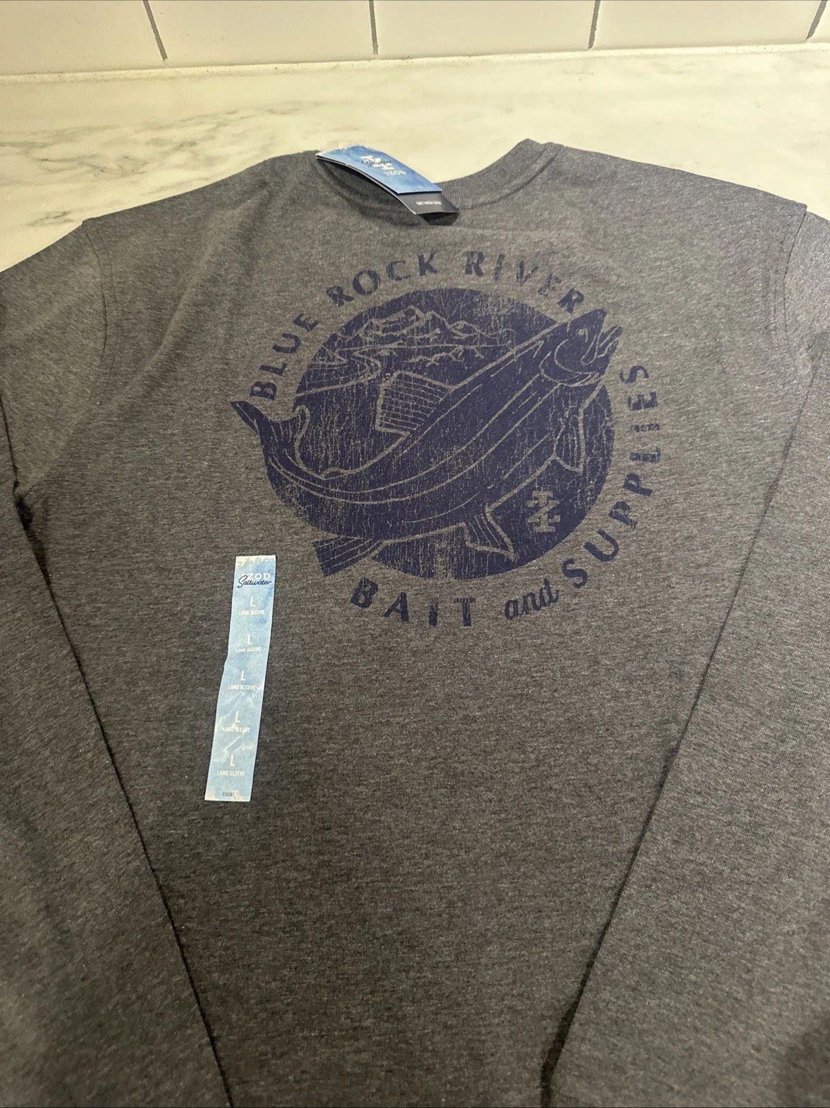 IZOD Men's Saltwater Soft Wash Long Sleeve Large Graphic T-Shirt  Fish Bait