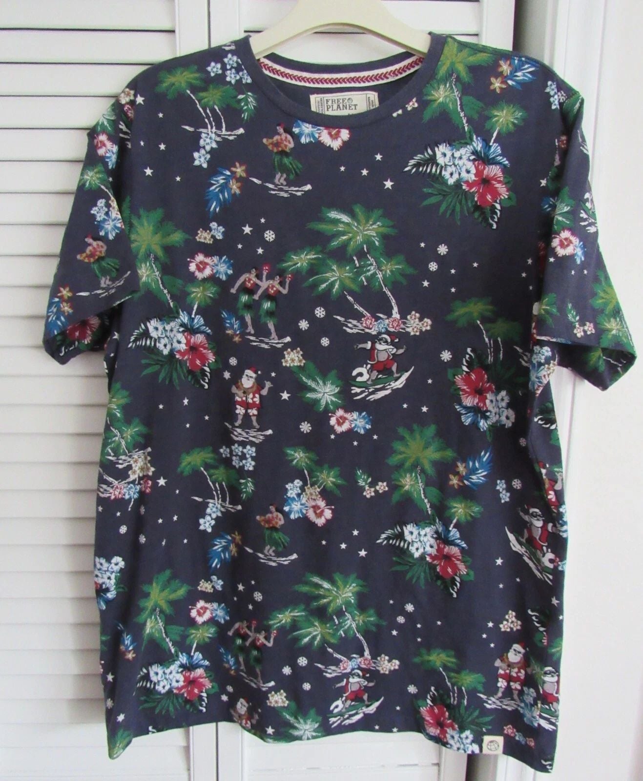 Free Planet Surfing Santa Claus Cotton Blend Short Sleeve Shirt Size Large