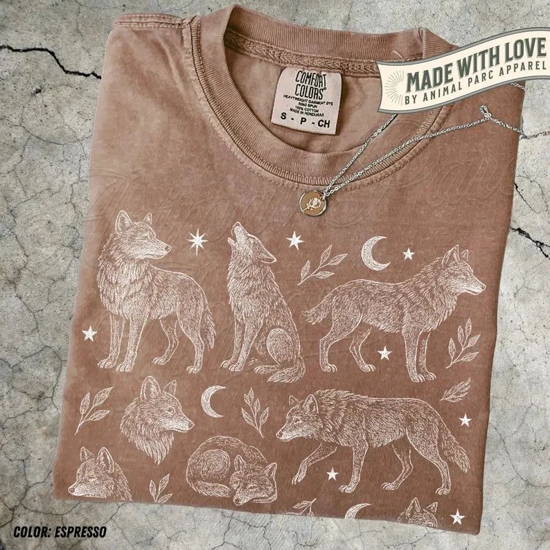 Wolf Full Moon Vintage Comfort Tee Graphic Shirt Men Women