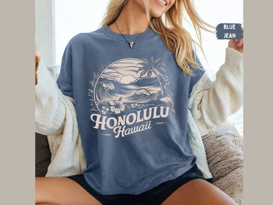 Vintage Honolulu Hawaii Comfort Tee Shirt Soft Island Style Vacation Gift Top