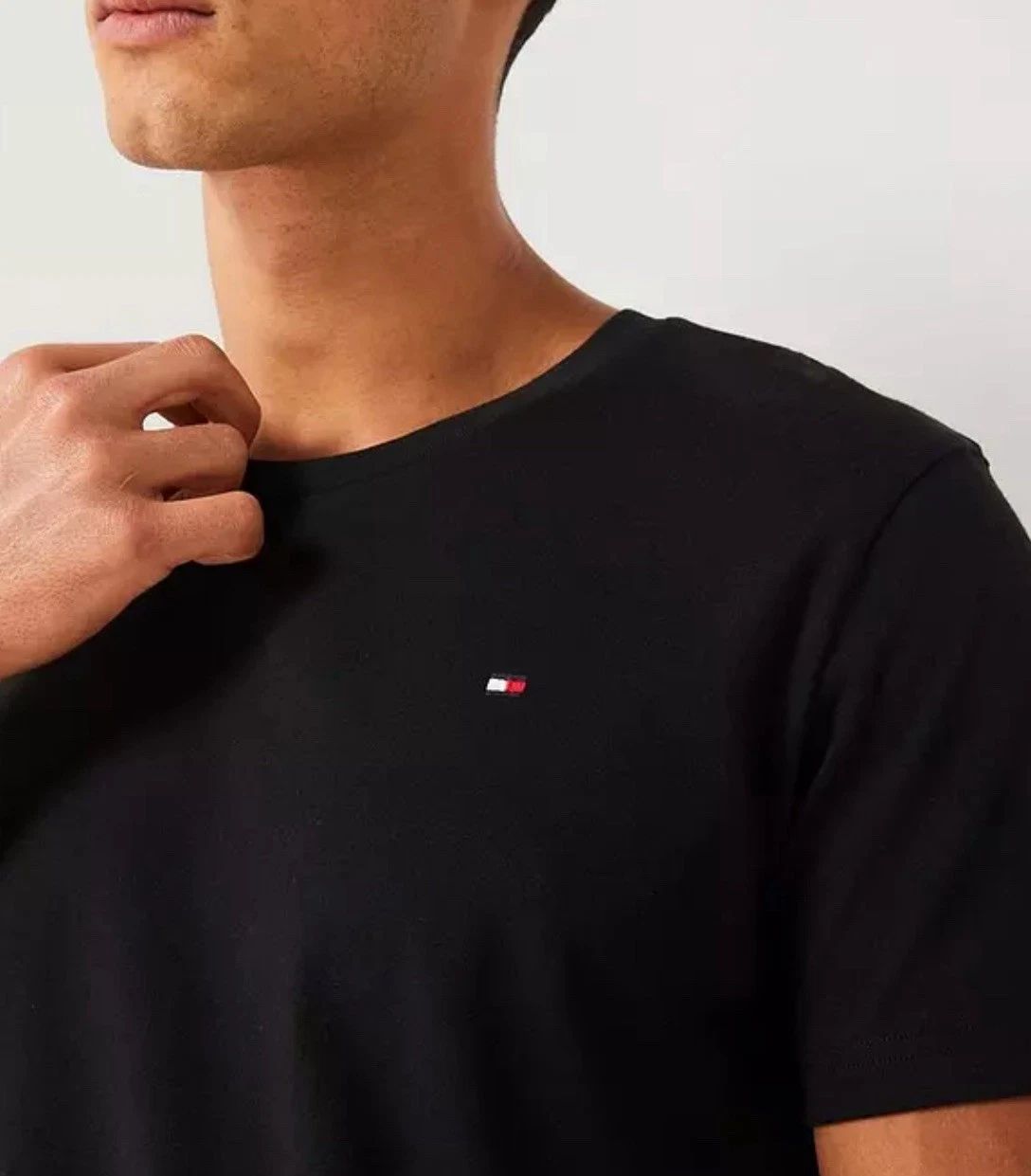 Tommy Hilfiger Men's Signature Cotton Essential 3-Pack Loungewear  T-Shirt Black