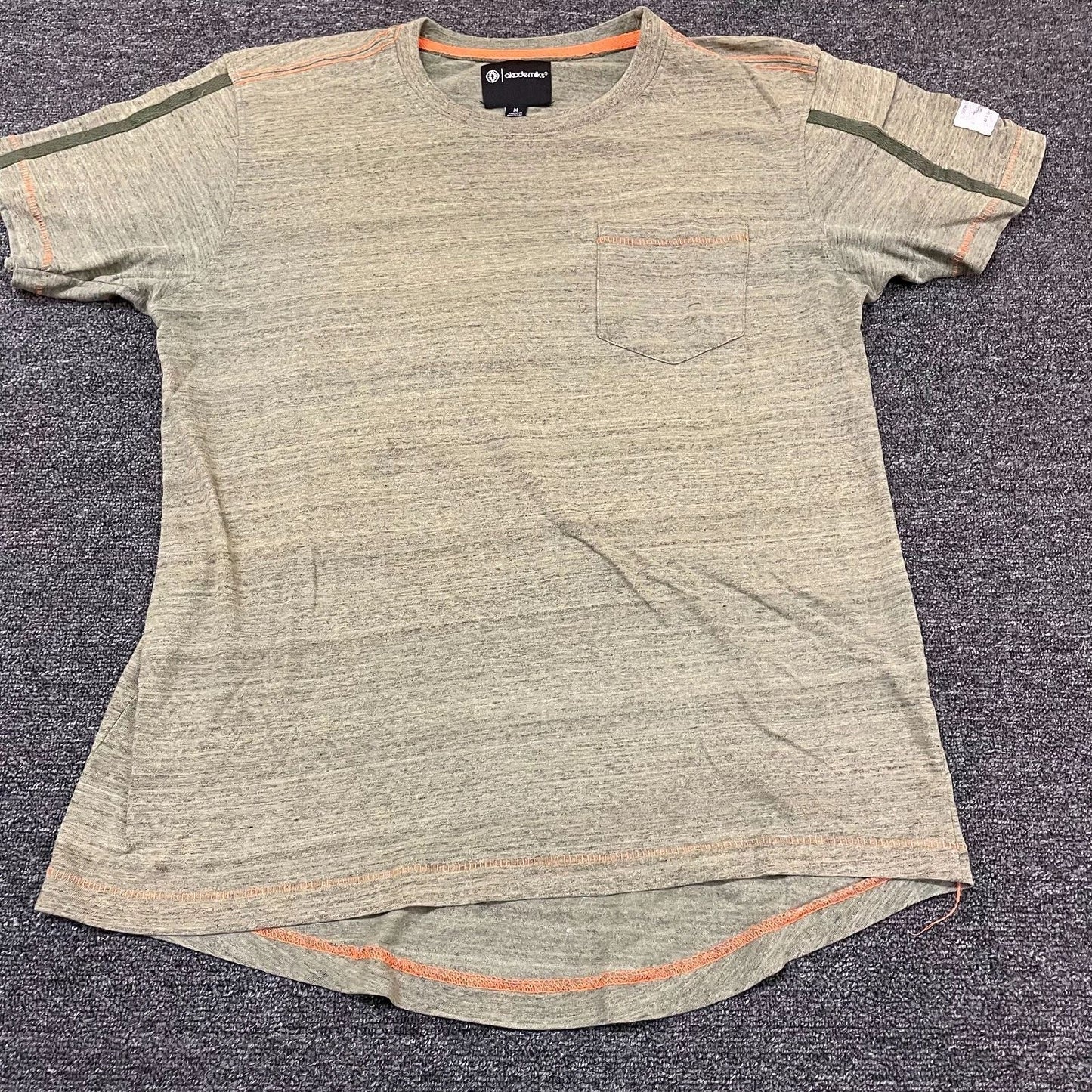 Akademiks T-Shirt - Size M Green Y2k pullover simple tee