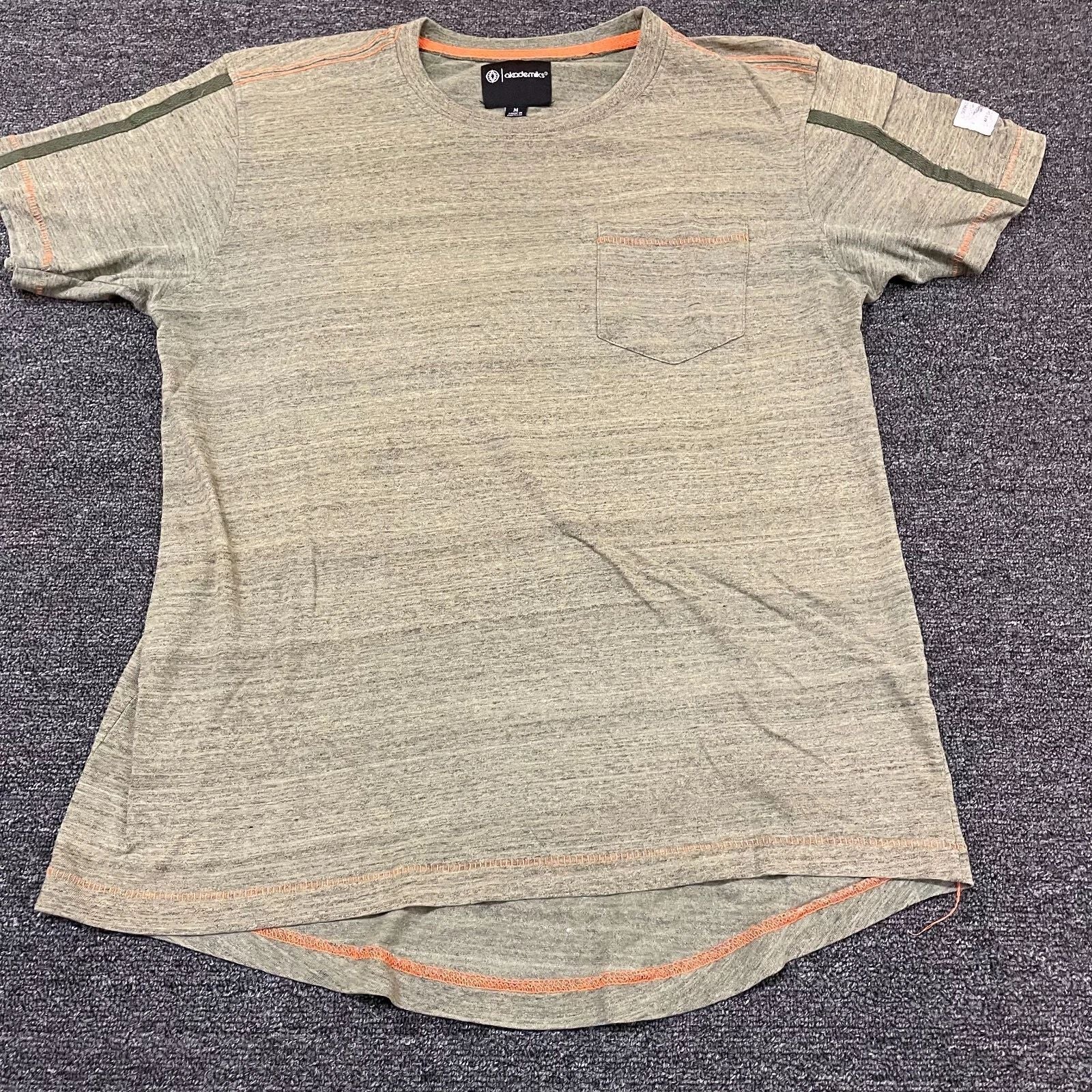 Akademiks T-Shirt - Size M Green Y2k pullover simple tee