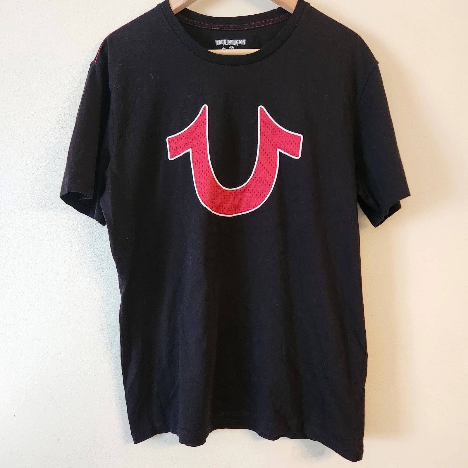True Religion Horseshoe Black Red Graphic T Shirt Mens Size L