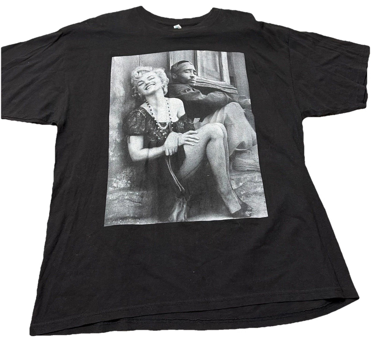 Size Unisex 2XL Marlyn Monroe and Tupac Graphic Tee