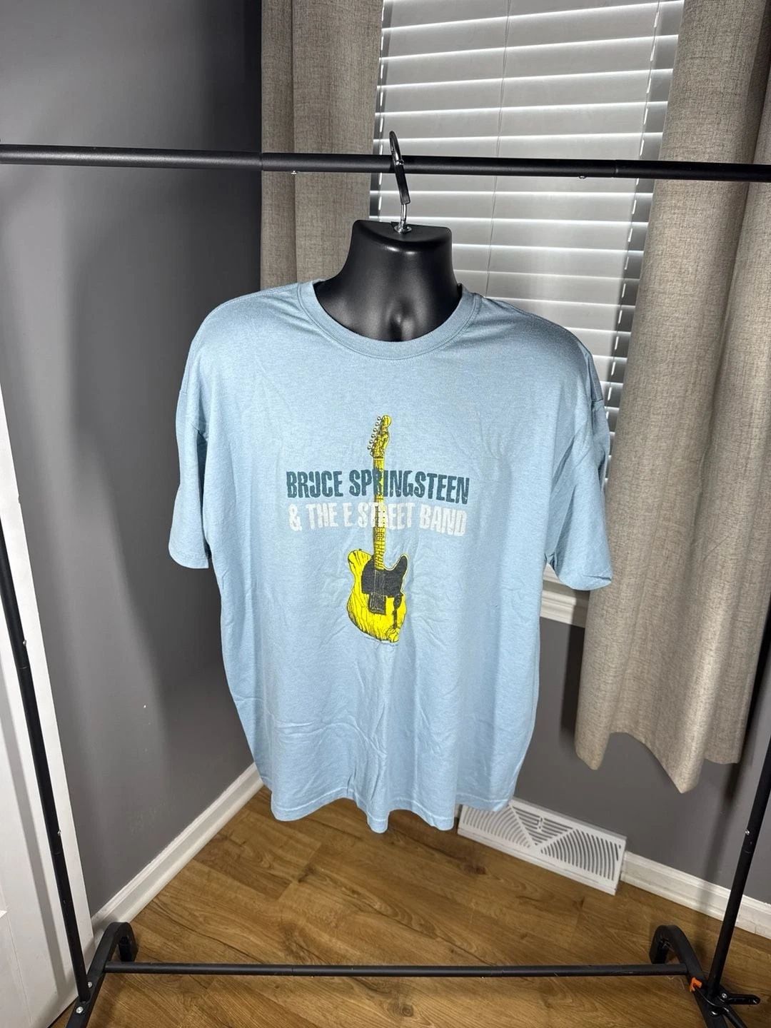 Vintage 2005 Bruce Springsteen & The E Street Band Guitar Shirt XL