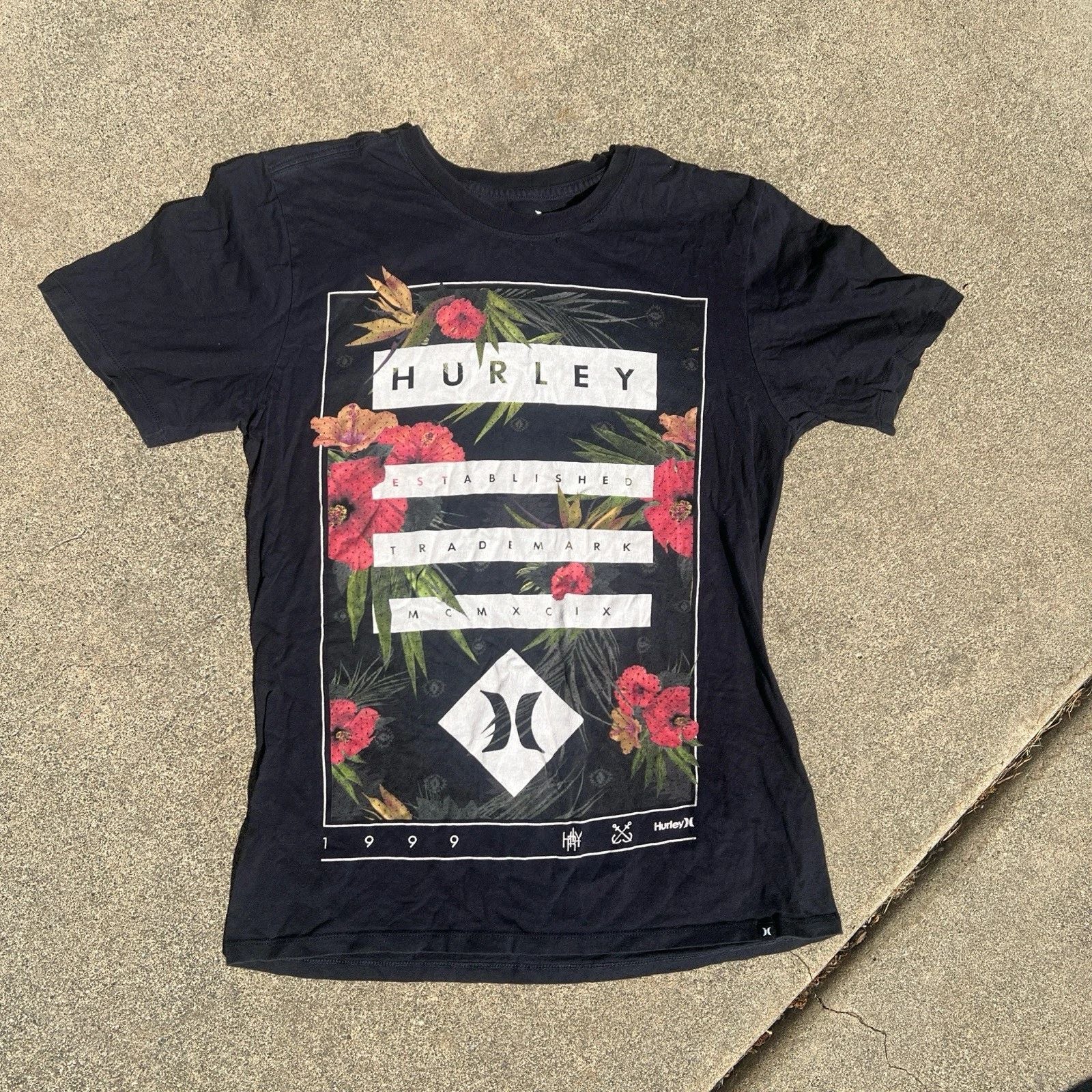 Hurley Men’s Tropical Logo Graphic Tee Shirt Size Small -Black