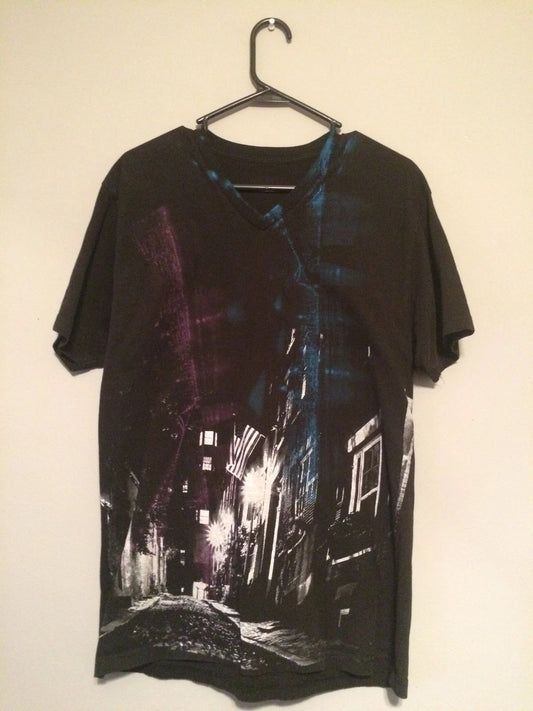 Custom 77 Mens Large Graphic V Neck T-Shirt Modern City & Flag