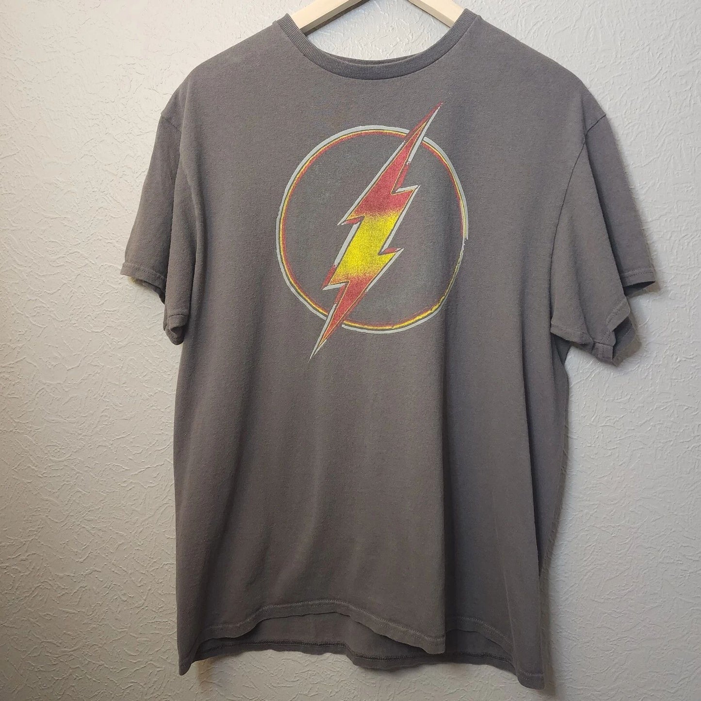 The Flash Shirt Mens  Large Gray Graphic Crew Neck Short Sleeve Distressed