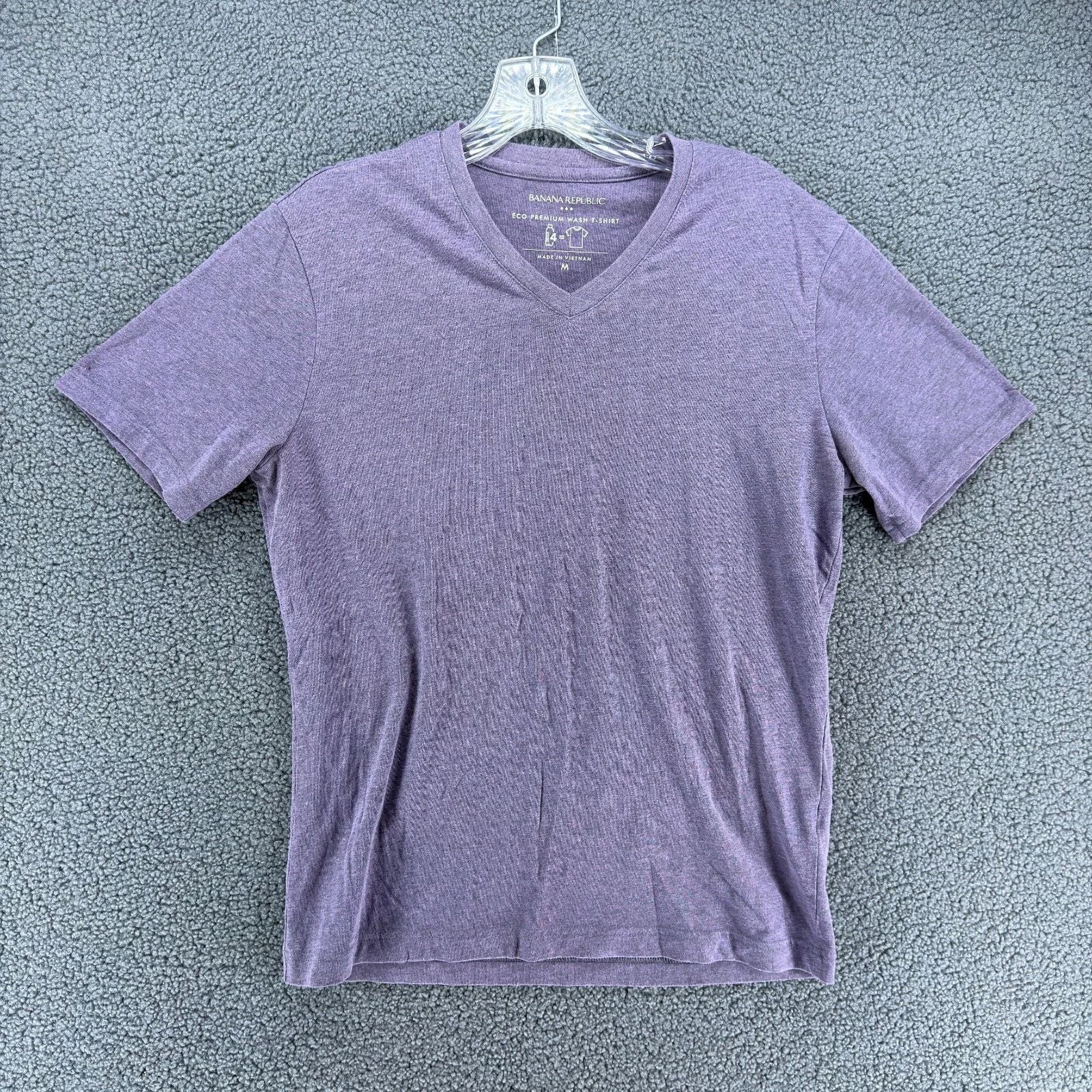 Banana Republic Eco Premium Wash TShirt Mens M Purple VNeck Short Sleeve Preppy