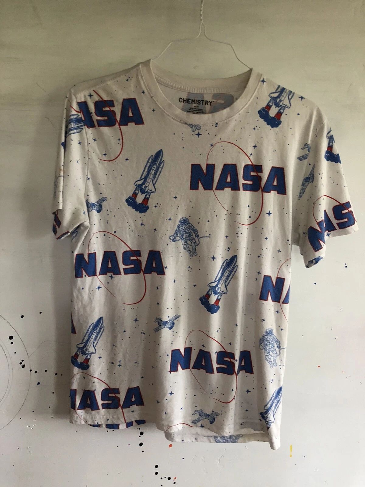 Chemistry | Mens Size Medium White NASA Spellout Space Print Crew Neck T-Shirt