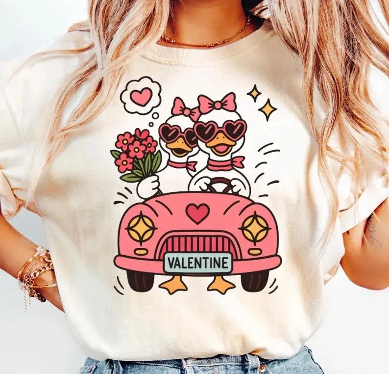 Cute Ducks Pink Convertible Car Valentine Comfort T-Shirt Retro Roadtrip Tee