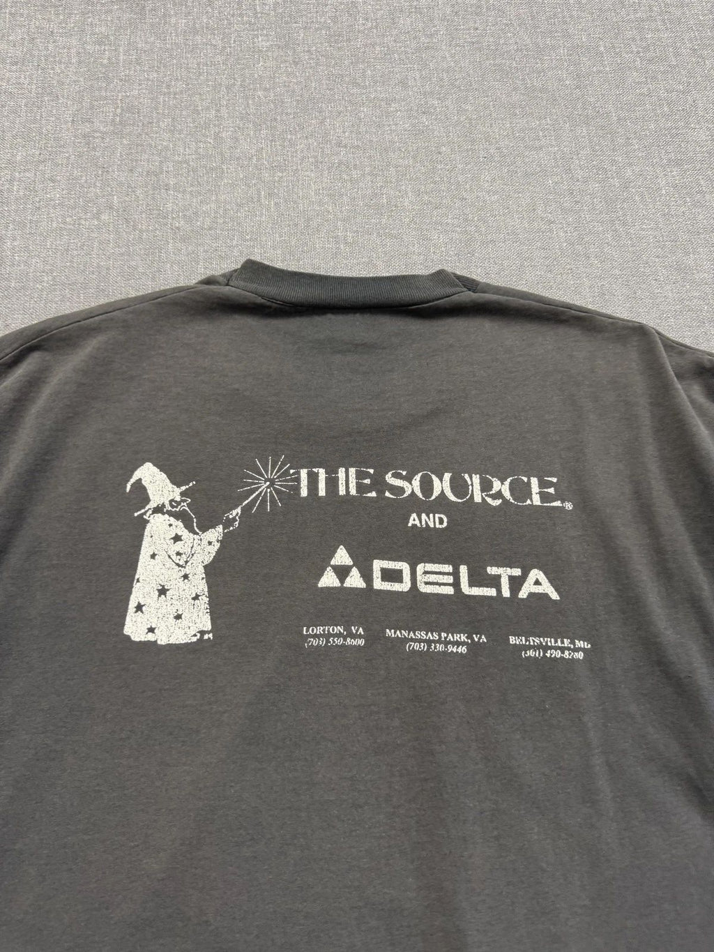 Vintage 90s The Source Wizard T-Shirt Distressed Faded Black Paint Mens XL Delta