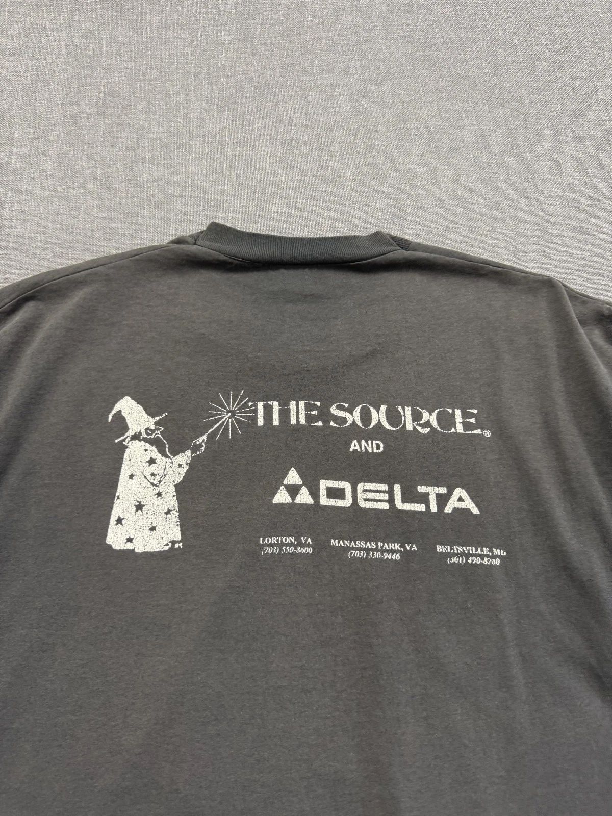 Vintage 90s The Source Wizard T-Shirt Distressed Faded Black Paint Mens XL Delta