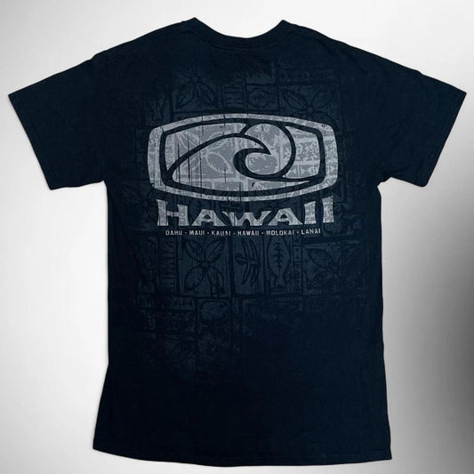 2000s y2k Hawaii surfing graphic tee Size MediumLength 27” Pit to Pit 19”